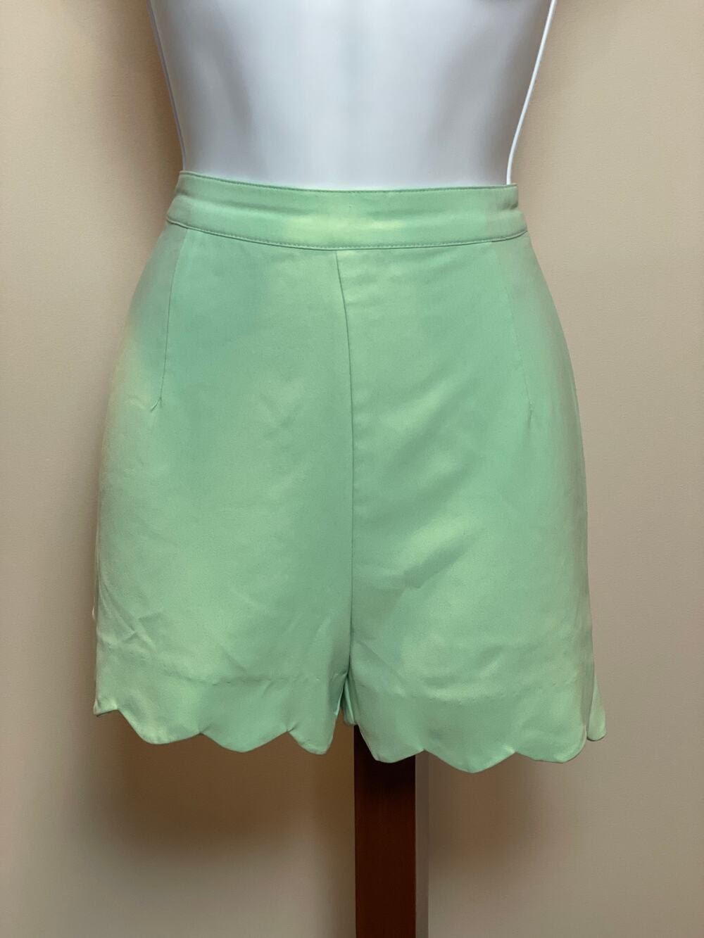 Double Zero Mint Green Rayon Scalloped Hem High‑Rise Shorts Size L